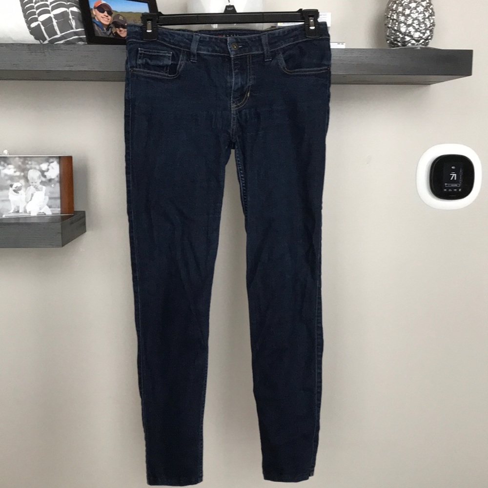 DONATING TOMORROW Guess power skinny jeans 30